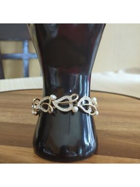 Marboux Signed Gold‎ and Cream Faux Pearls Heart Pattern Bracelet, Size 6 1/4